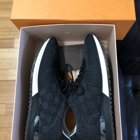 Louis Vuitton Men’s runaway trainer sneakers - Picture 2 of 8